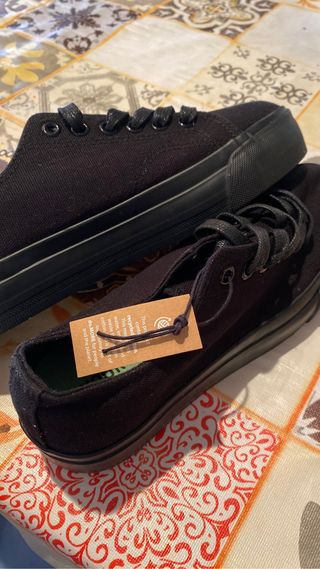 zapatillas negras