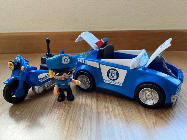 Pin y Pon action policía