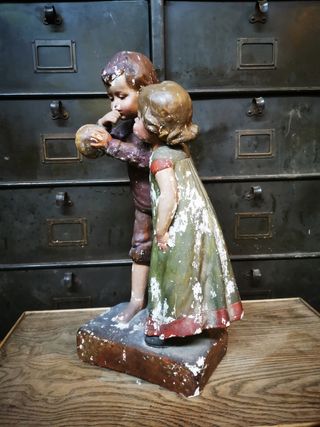 Escultura. Figura yeso. Antigua