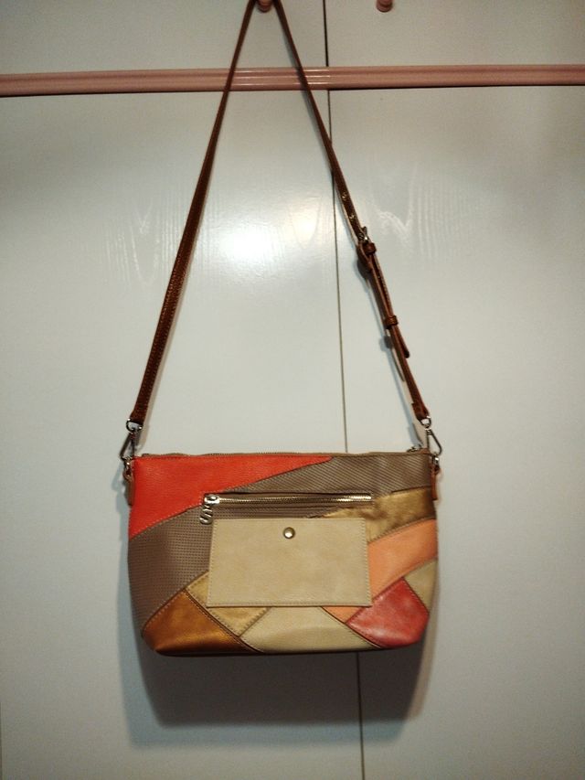 Bolso desigual piel