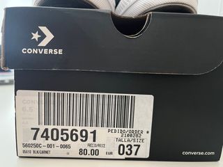 Zapatillas Converse.