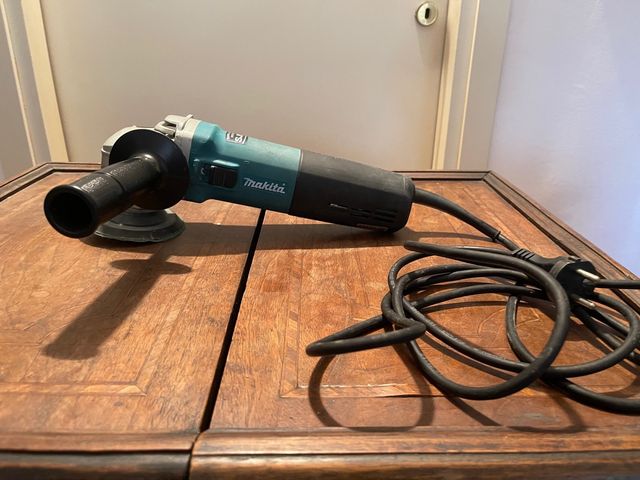 SMERIGLIATRICE MAKITA