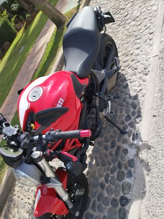 Ducati  monster stripe 821