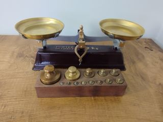 Antigua Balanza de Dos Platos Marrón de 2kg