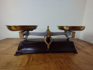 Antigua Balanza de Dos Platos Marrón de 2kg