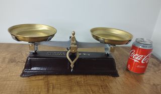 Antigua Balanza de Dos Platos Marrón de 2kg