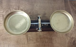 Antigua Balanza de Dos Platos Marrón de 2kg