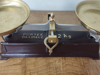 Antigua Balanza de Dos Platos Marrón de 2kg