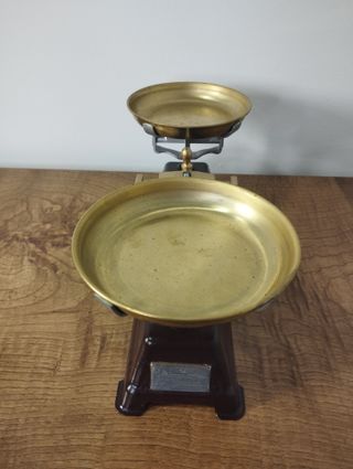 Antigua Balanza de Dos Platos Marrón de 2kg