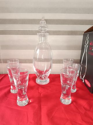 JUEGO LICORERA Y 6 CHUPITOS