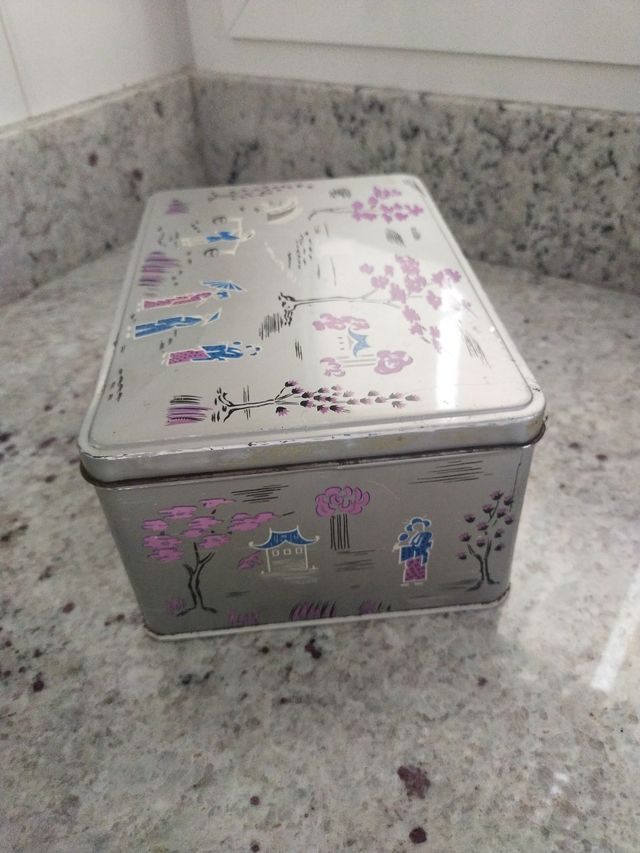 Caja metal colacao gris fotos