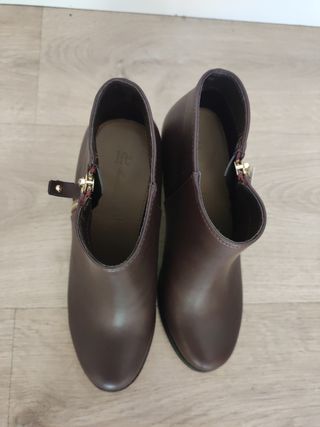 Botines con tacón Lefties