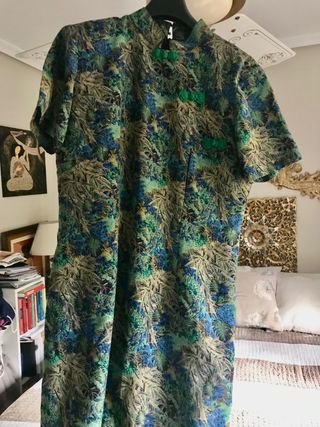 VESTIDO LARGO ESTILO ORIENTAL.