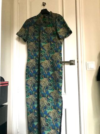 VESTIDO LARGO ESTILO ORIENTAL.