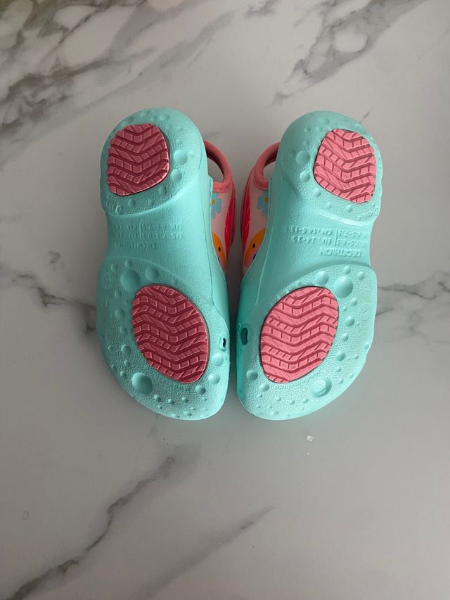 zuecos decathlon niña 24-25