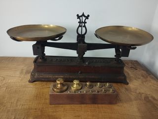 Antigua Balanza de Dos Platos Marrón de 2kg
