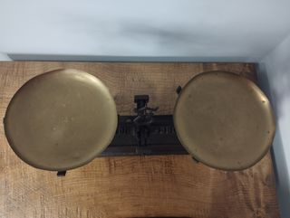 Antigua Balanza de Dos Platos Marrón de 2kg