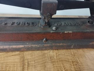 Antigua Balanza de Dos Platos Marrón de 2kg