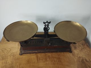 Antigua Balanza de Dos Platos Marrón de 2kg