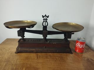 Antigua Balanza de Dos Platos Marrón de 2kg