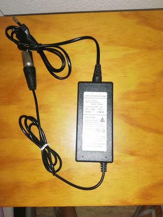 Cargador de batería 36 voltios para bicicleta