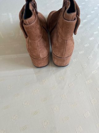 Botines de ante color camel