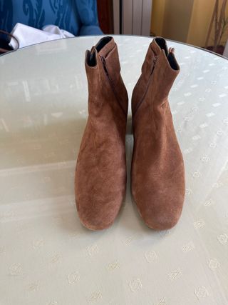 Botines de ante color camel