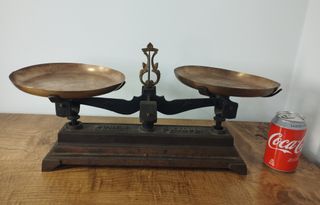Antigua Balanza de Dos Platos Marrón de 5kg