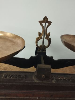 Antigua Balanza de Dos Platos Marrón de 5kg