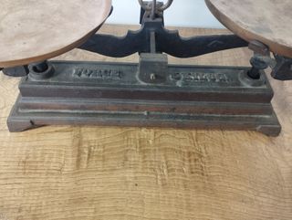 Antigua Balanza de Dos Platos Marrón de 5kg