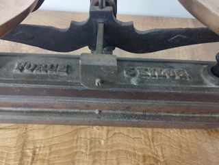 Antigua Balanza de Dos Platos Marrón de 5kg