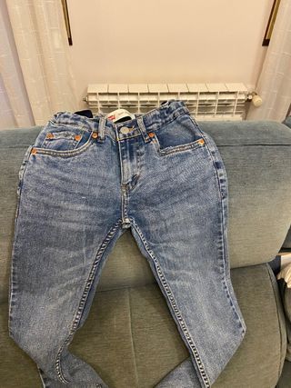 pantalon vaquero Levis talla 140 cm