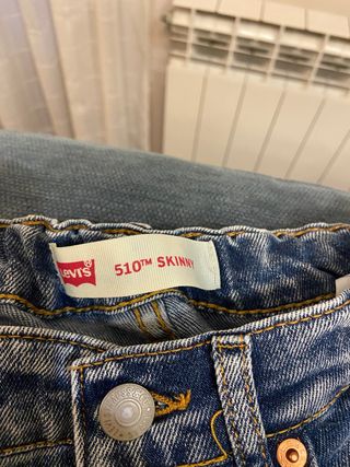 pantalon vaquero Levis talla 140 cm