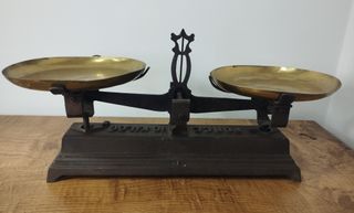 Antigua Balanza de Dos Platos Marrón de 10kg 50x20
