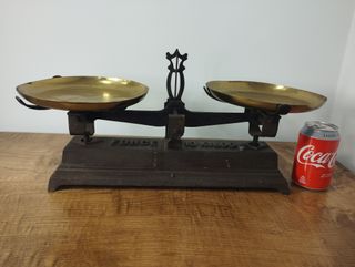 Antigua Balanza de Dos Platos Marrón de 10kg 50x20