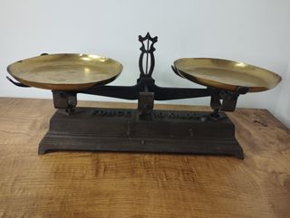 Antigua Balanza de Dos Platos Marrón de 10kg 50x20