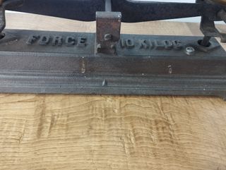 Antigua Balanza de Dos Platos Marrón de 10kg 50x20