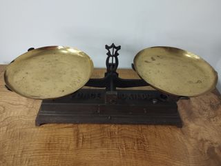 Antigua Balanza de Dos Platos Marrón de 10kg 50x20