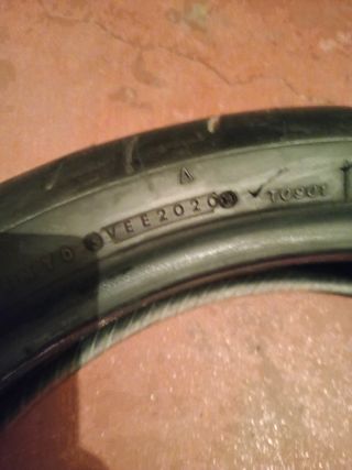 neumático delantero bridgestone