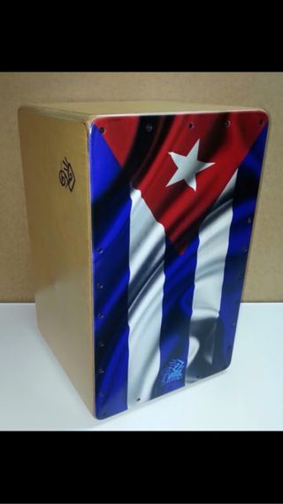 Cajon Flamenco con la bandera de cuba