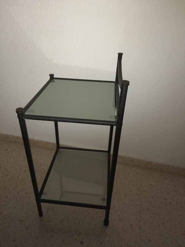 Confezione 2 comodini in ferro battuto e vetro