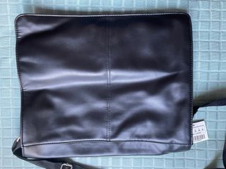 Bandolera/bolso de piel de Zara.