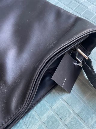 Bandolera/bolso de piel de Zara.
