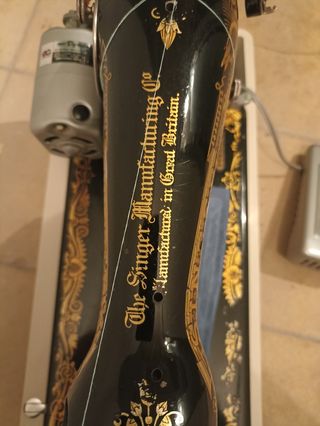 Maquina de coser singer antigua