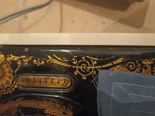 Maquina de coser singer antigua