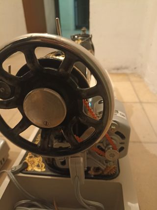 Maquina de coser singer antigua