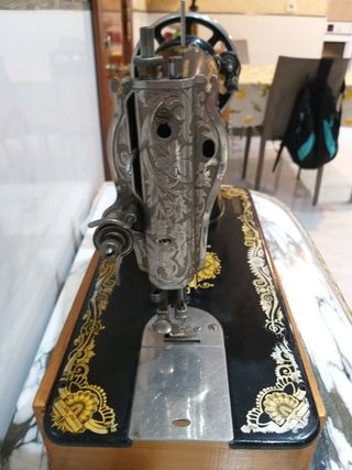 MÁQUINA DE COSER marca SINGER