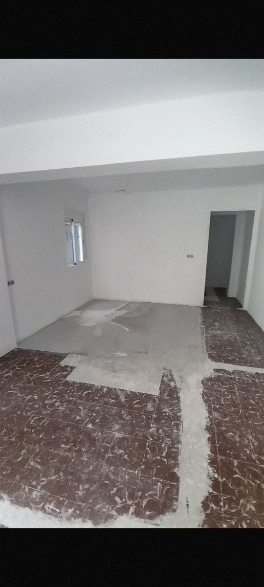 SUELO LAMINADO Y PUERTAS DE PASO