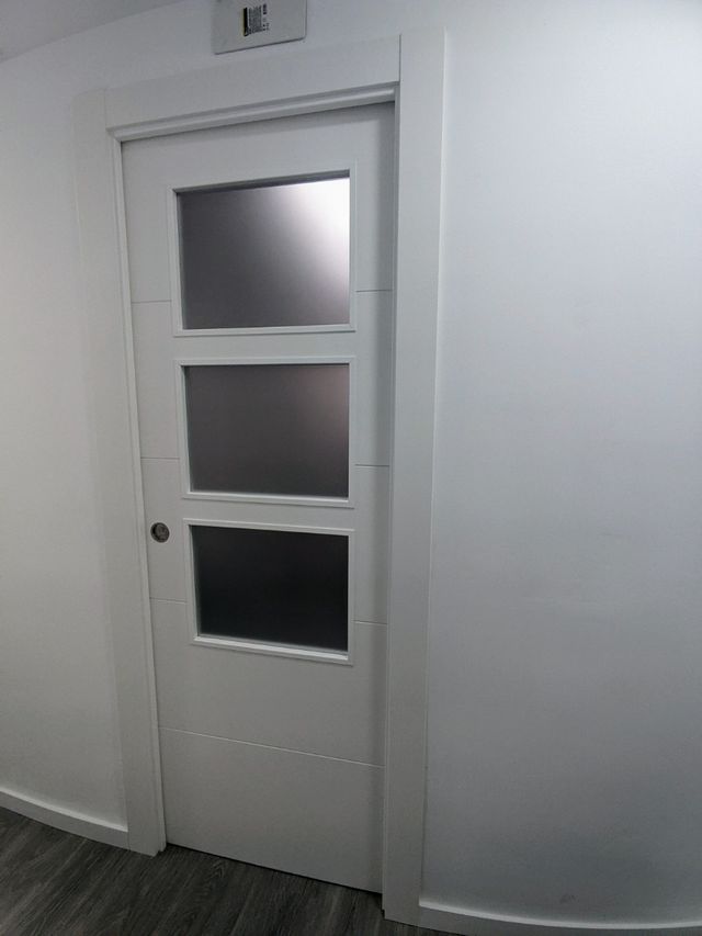 SUELO LAMINADO Y PUERTAS DE PASO
