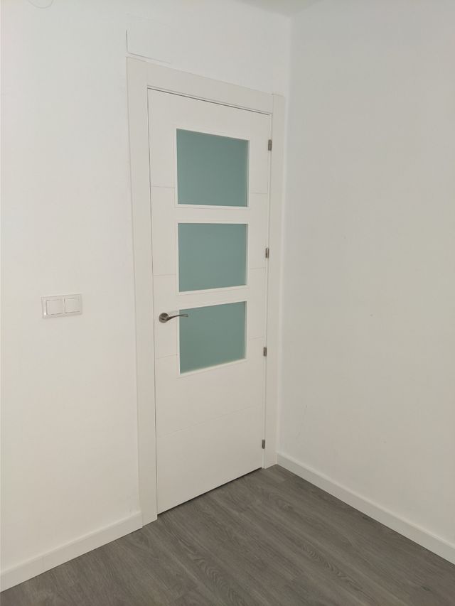 SUELO LAMINADO Y PUERTAS DE PASO